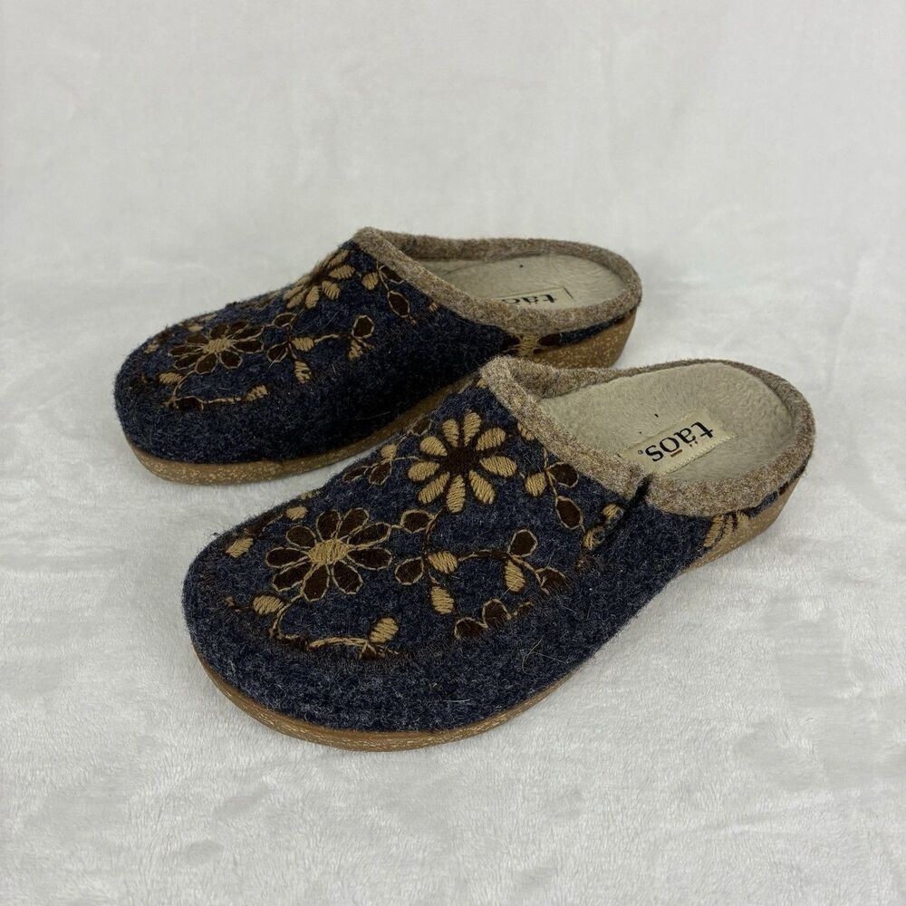 Taos Woolderness 2 Wool Clogs Women’s Size 38 US 7.5 Navy Floral Embroidered - Picture 3 of 13